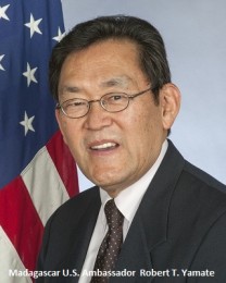 Robert T. Yamate. Kabariny voalohany aminy maha Ambasadaoro vaovao azy